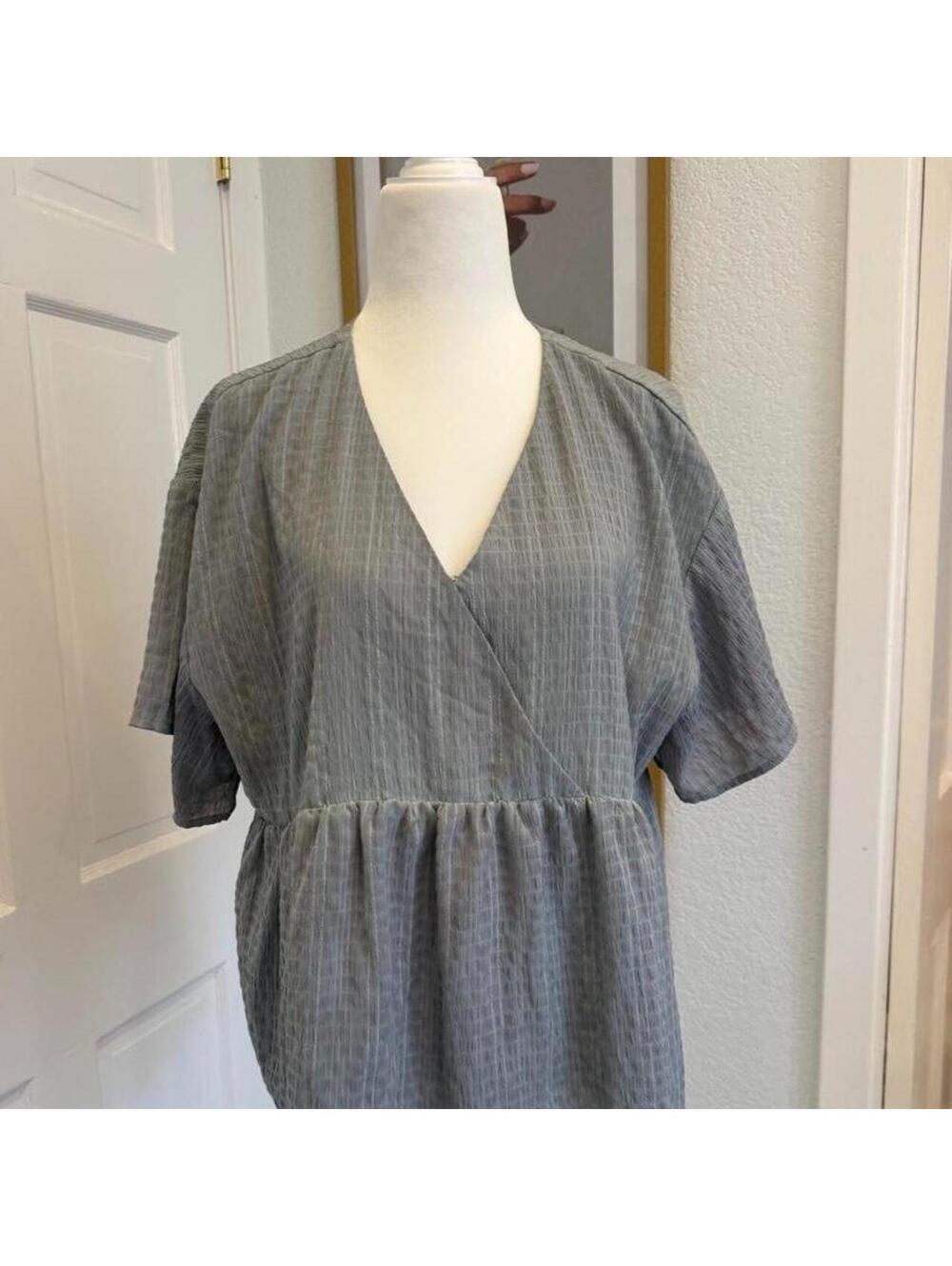 A New Day Sage Green Textured Peplum Blouse | V-Neck Short Sleeve | Size M